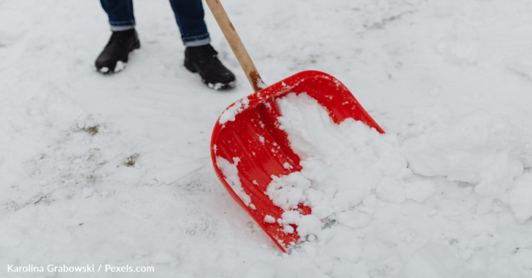People Are Using Cooking Spray To Help Shovel Snow