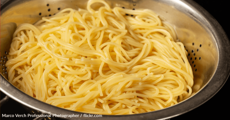 This Is How To Use A Strainer The “Right” Way