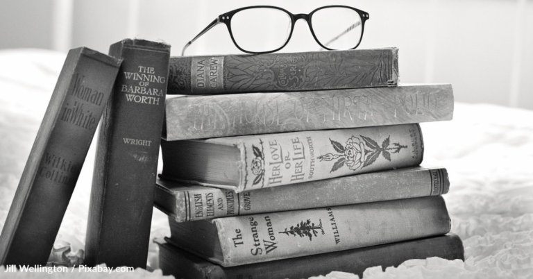 Student Goes Viral For Creating Art On The Edge Of Books