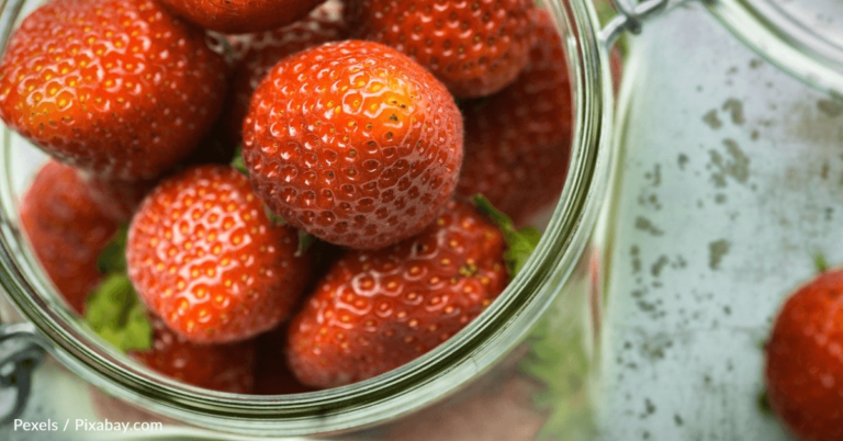 Why You Should Keep Fruit In Mason Jars