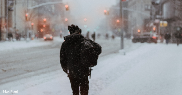 College Student’s Dorm Fills With Snow After She Accidentally Left The Window Open