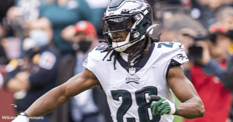 Student’s Dad Passed Away So Her Favorite NFL Player Stepped In For the Daddy-Daughter Dance