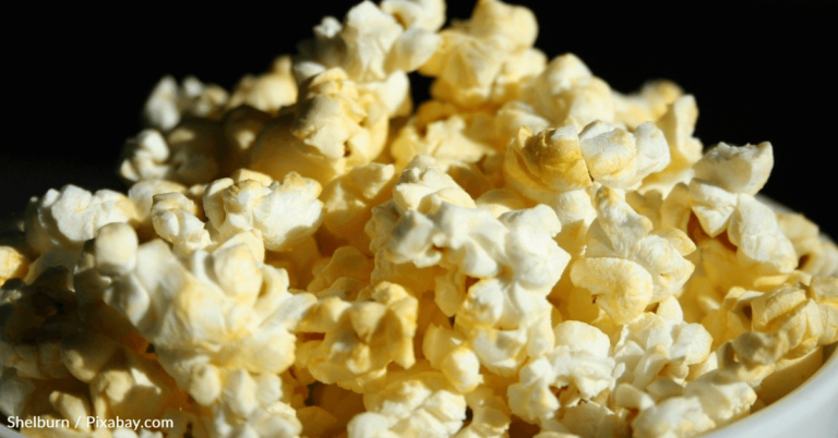 How To Make Homemade Popcorn In Just 2 Minutes