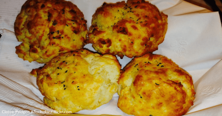 Here’s Why Red Lobster Always Gives You An Extra Biscuit