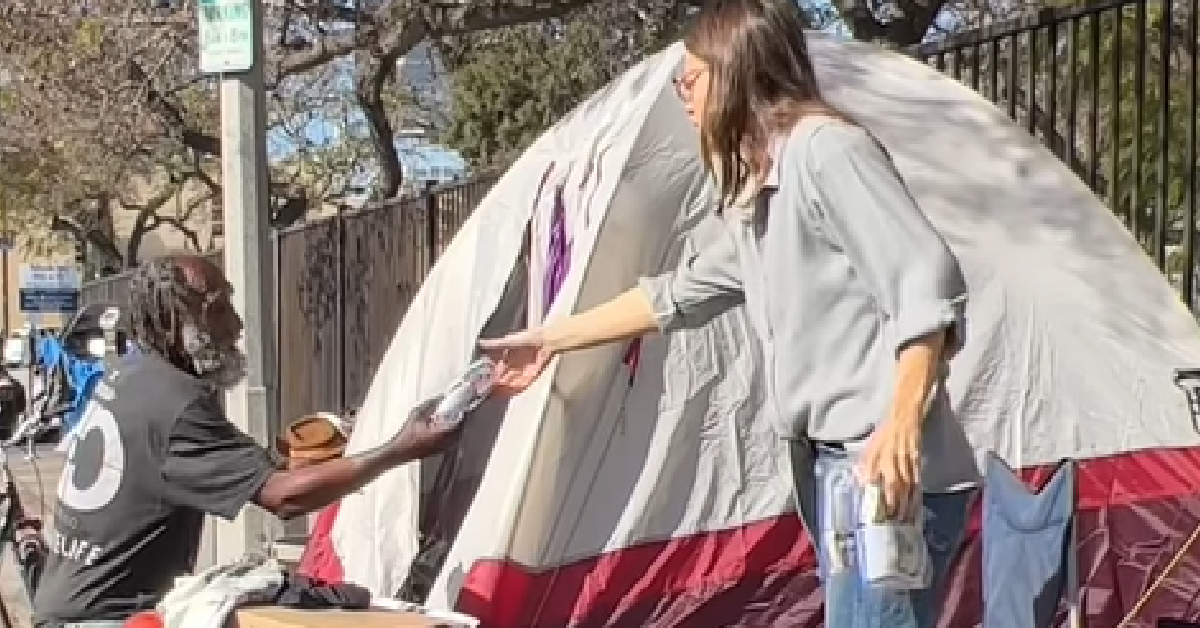 Jennifer Garner Shares Tips on How to Give Back Using a Ziploc Bag