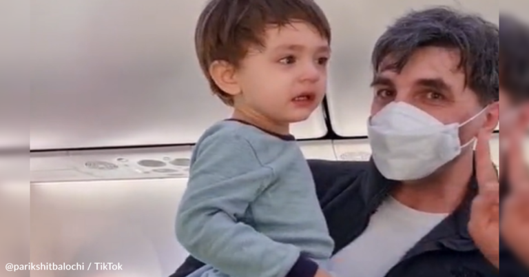 Airline Passengers Cheer Child By Singing ‘Baby Shark’