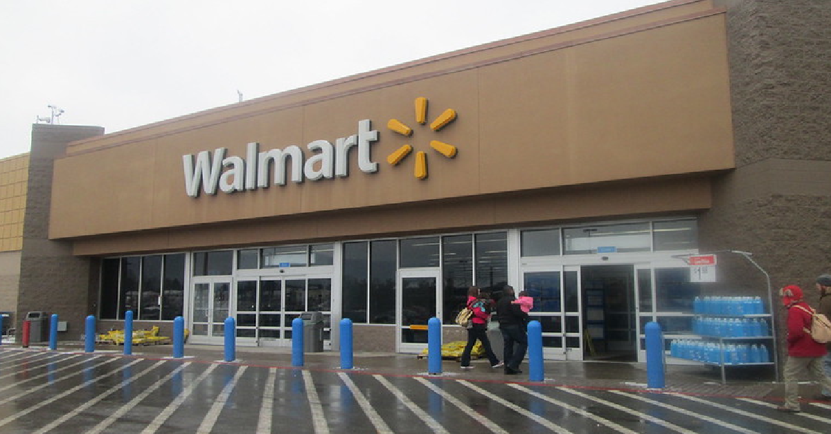 Walmart Employee Shares What It’s Like To Be An Overnight Stocker 12