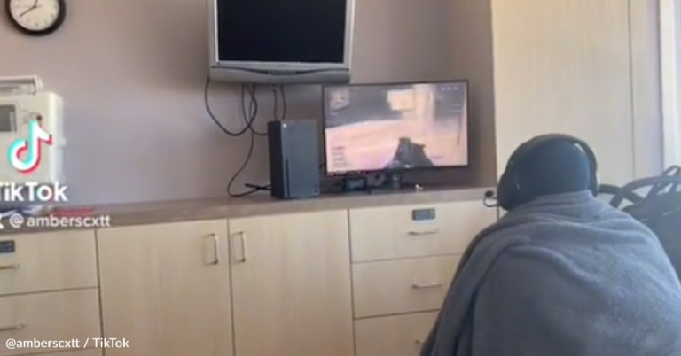 Dad Brings Entire Gaming System To Hospital During Labor