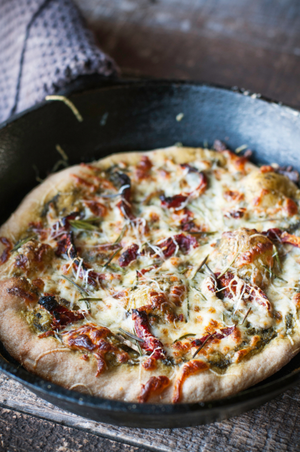 Sun dried tomato, pesto, rosemary pizza