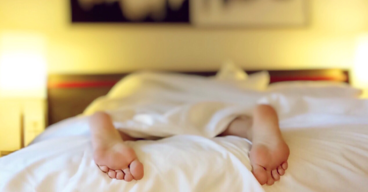 new-study-suggests-82-degrees-is-the-best-temperature-to-sleep-at-12