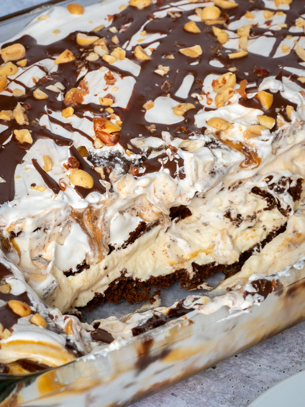 ice cream sandwich cake with peanuts