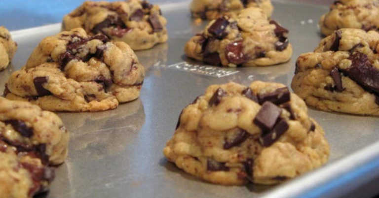 Simple Tricks To Get Thick Chewy Cookies That Don’t Spread