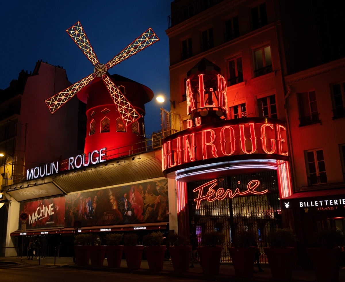 Moulin Rouge airbnb