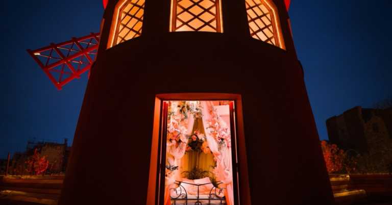 Airbnb to Offer a Romantic Room Above the Historic Moulin Rouge
