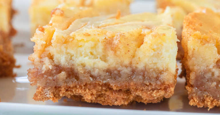 Blender Cinnamon Roll Cheesecake Bars