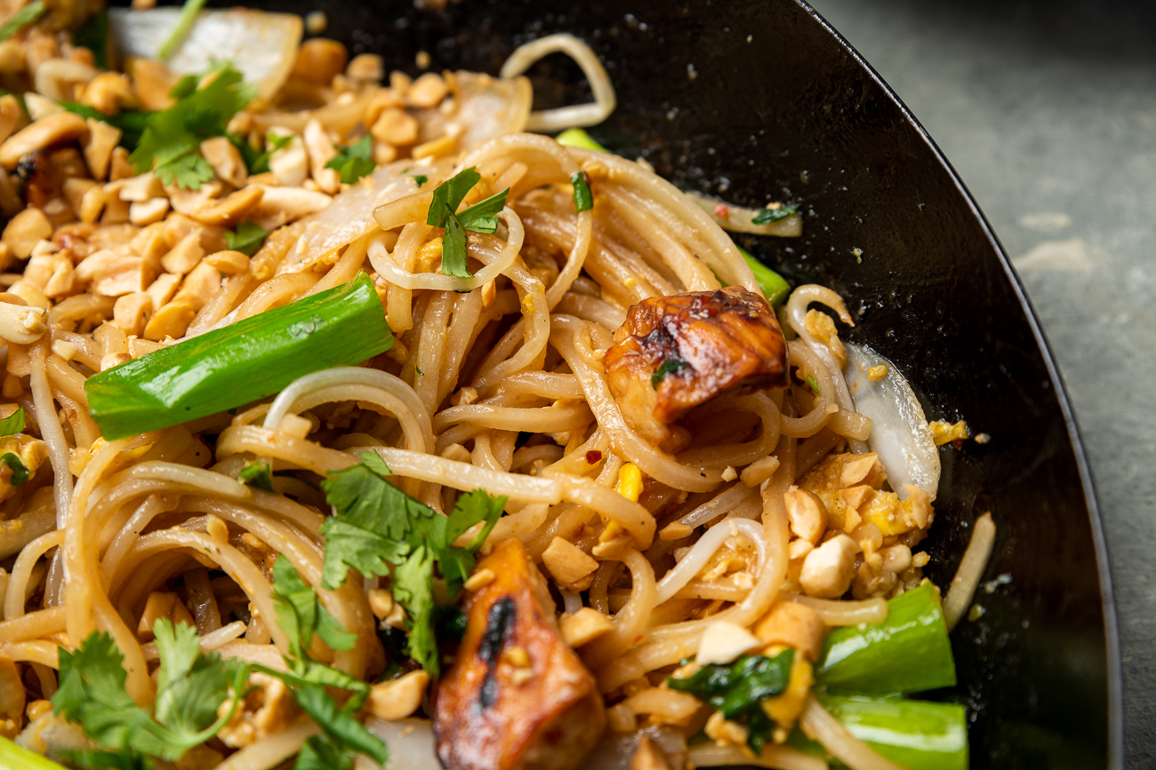 The easiest Chicken Pad Thai - VJ Cooks