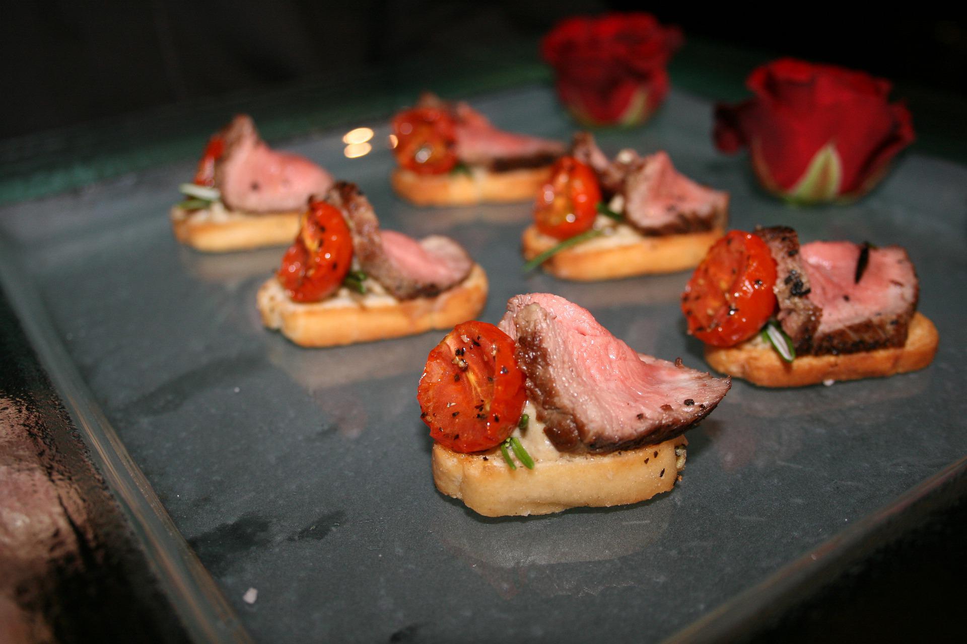 beef crostini canapes