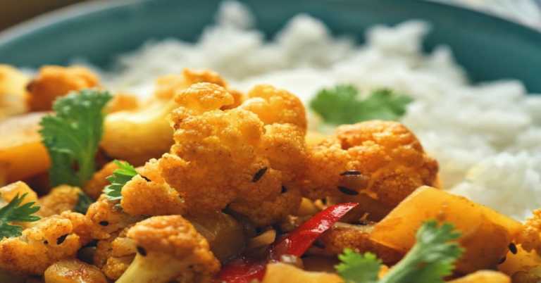 Potato and Cauliflower Curry (Aloo Gobi)