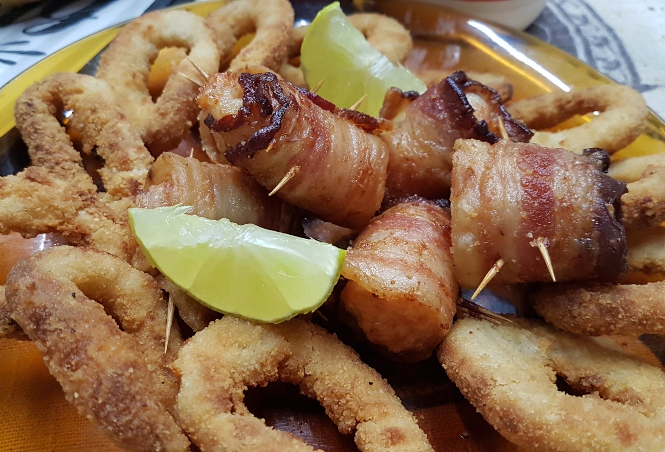 Air Fryer Onion Rings and Bacon Horizontal 2