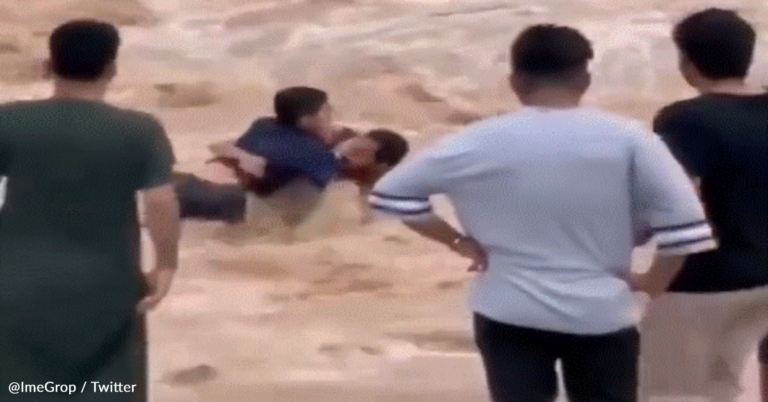 Man Rescues Drowning Kids From Flash Flood