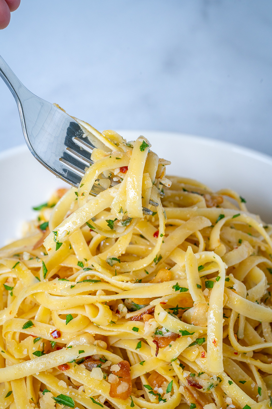 Fettucine Aglio e Olio (I Oy) | 12 Tomatoes