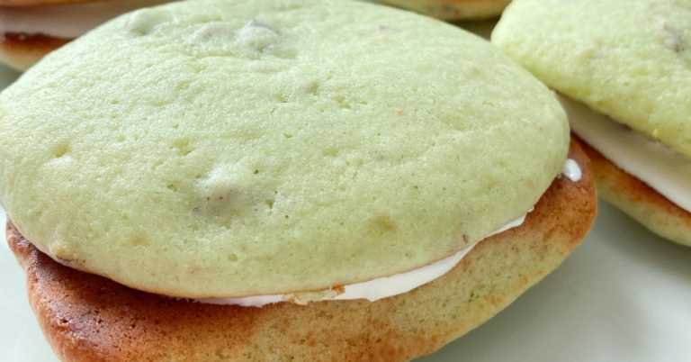Pistachio Whoopie Pies