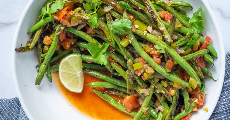 Charred Salsa Green Beans
