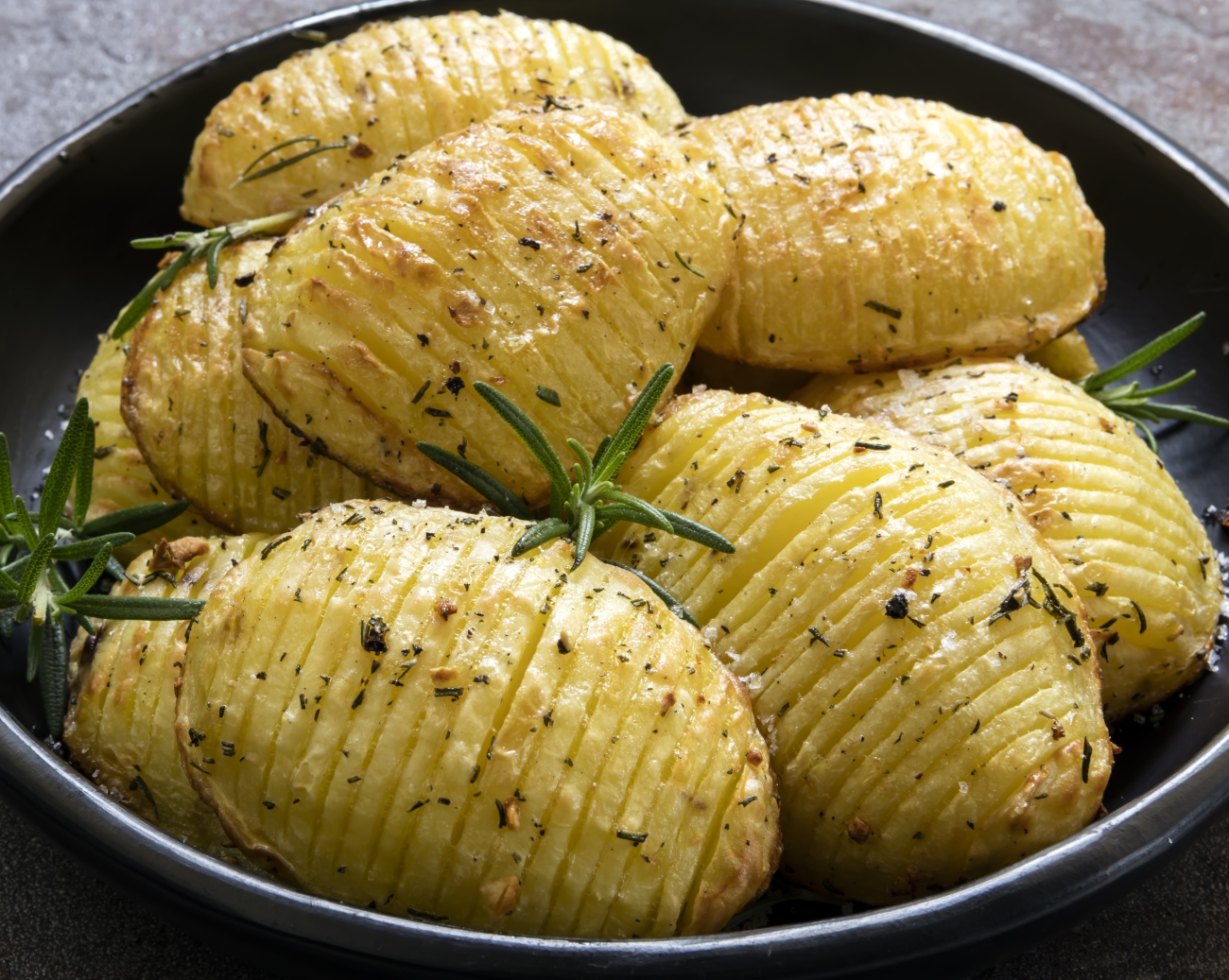 Air Fryer Hasselback Potatoes Horizontal 1