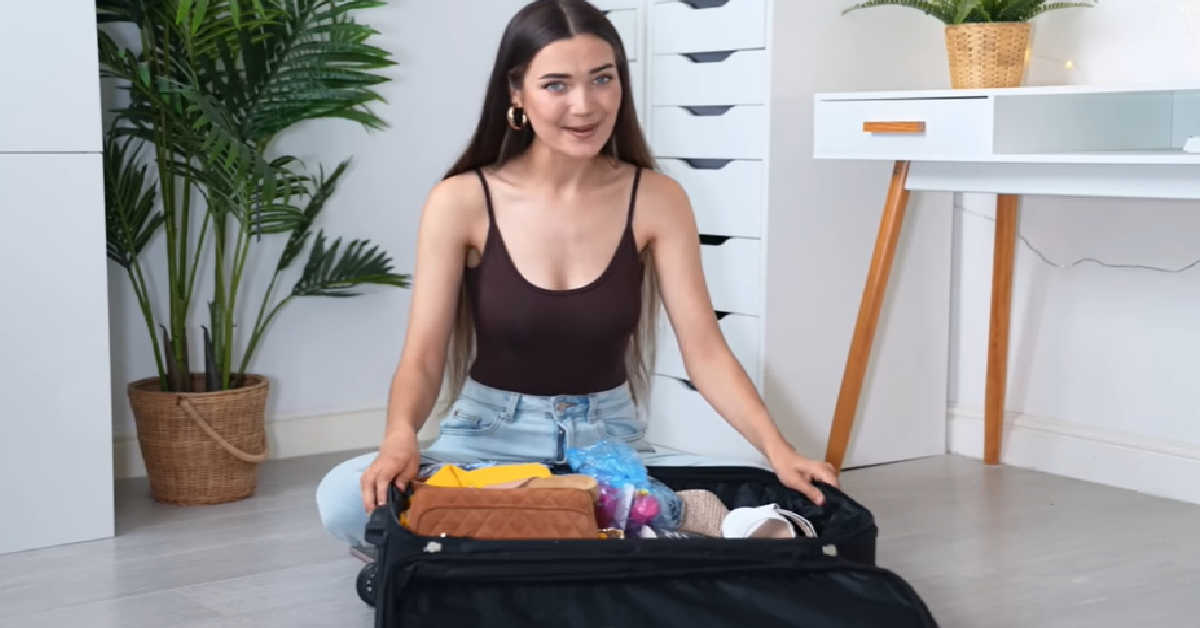 Girl Spends $24 For Lost Luggage And Ends Up With Designer Clothes | 12 ...