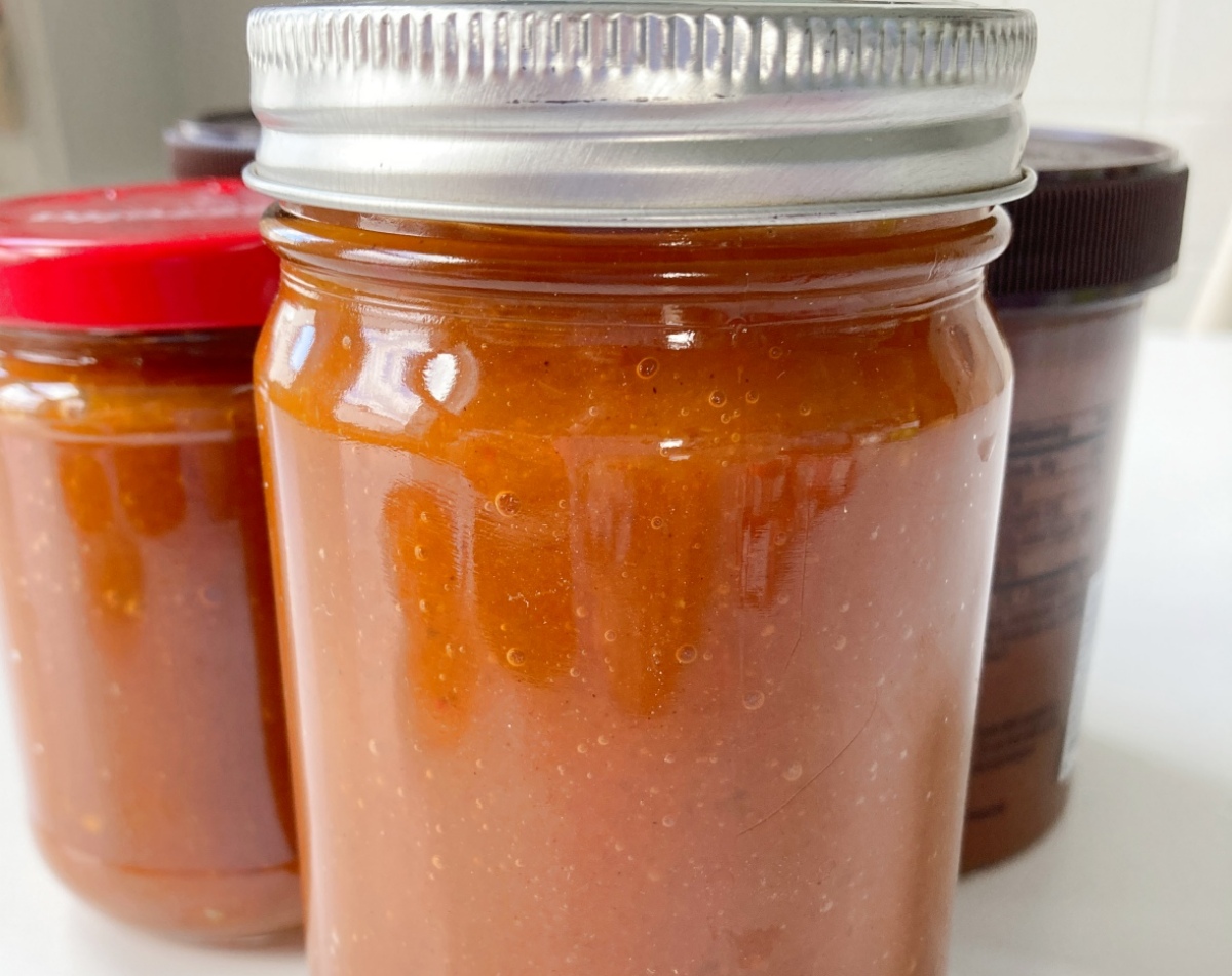 Pour ketchup into sterilized jars and keep in the refrigerator for up to 2 weeks. Serve on fries, burgers, sandwiches, or any foods you wish.
