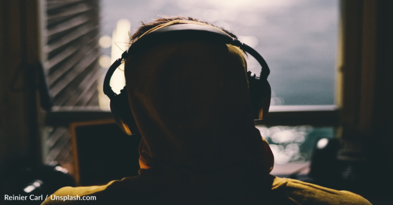 Woman Claims “Brown Noise” Helps Quiet The Brain