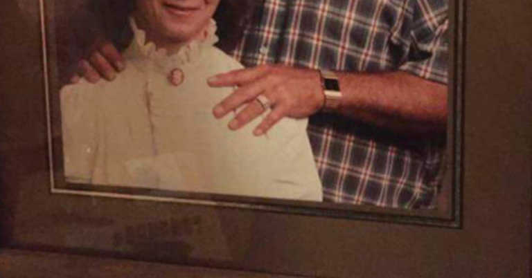Woman Edits Her Ex Out Of The Photo With OG Arts And Crafts