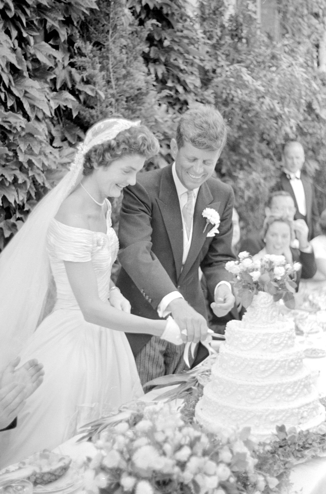 JFK wedding cake cutting