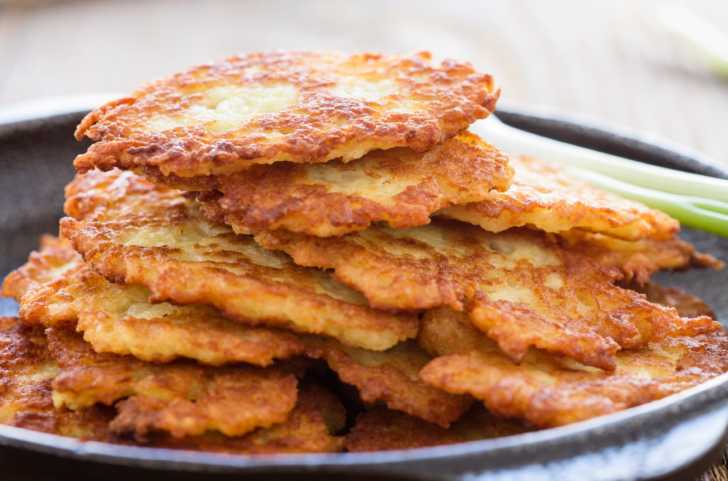 Deruny (Ukrainian Potato Pancakes) | 12 Tomatoes