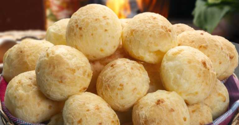 Brazilian Cheese Bread (Pão de Queijo)