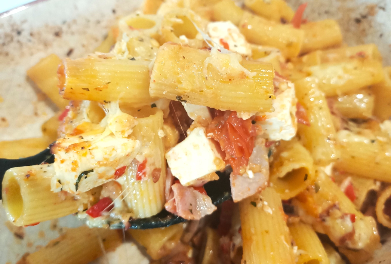 Spicy Feta Pasta Bake Horizontal 1