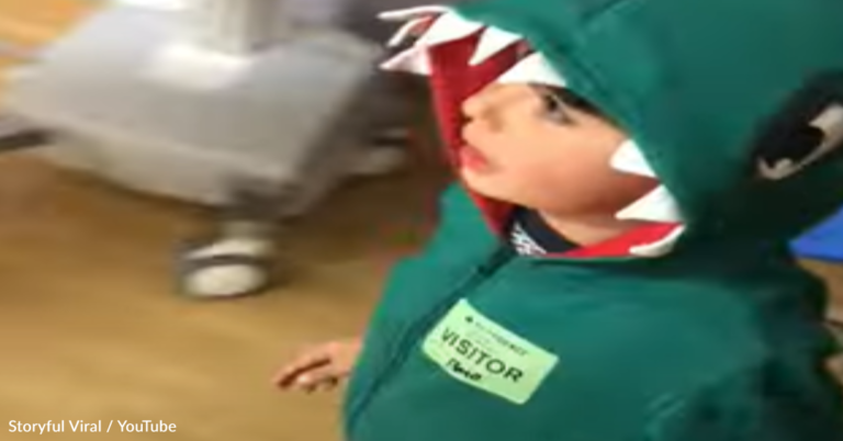 Boy’s Reaction To Meeting His New Baby Brother Leaves Everyone In Tears