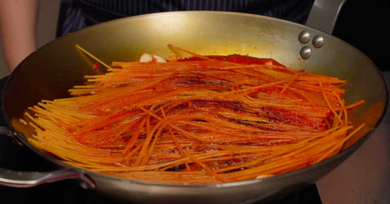 Spaghetti all’Assassina — What’s With This Killer Toasted Pasta?