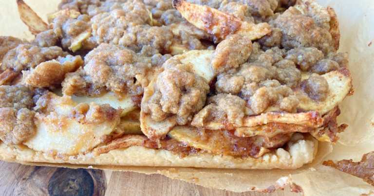 Apple Pie Shortbread Bars