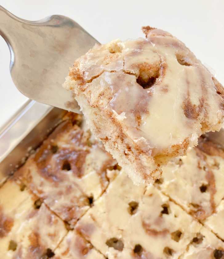 Big Mama’s Cinnamon Roll Cake 12 Tomatoes