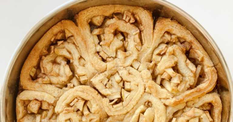 Apple Pinwheel Cobbler