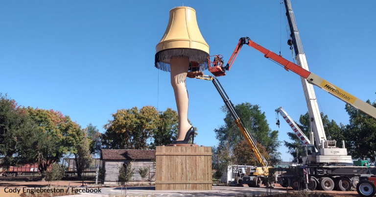 Oklahoma City Erects 50 Foot Replica Of Iconic Lamp From “A Christmas Story”