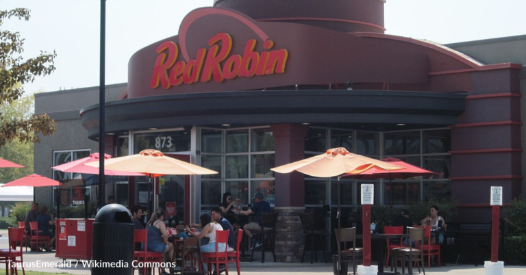 Girl Gets Revenge On High School Bully While Dining At Red Robin