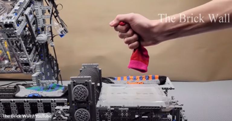 Creative Team Builds Functional Washer And Dryer Using Lego Bricks