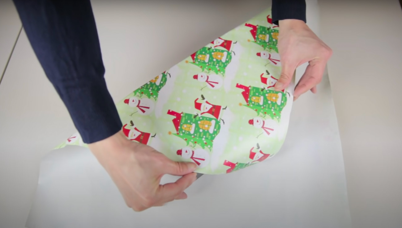 How To Wrap A Gift Without Tape