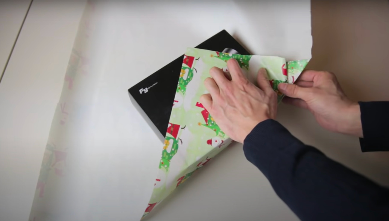 How to Wrap a Gift Without Tape: Gift-Wrapping Hack