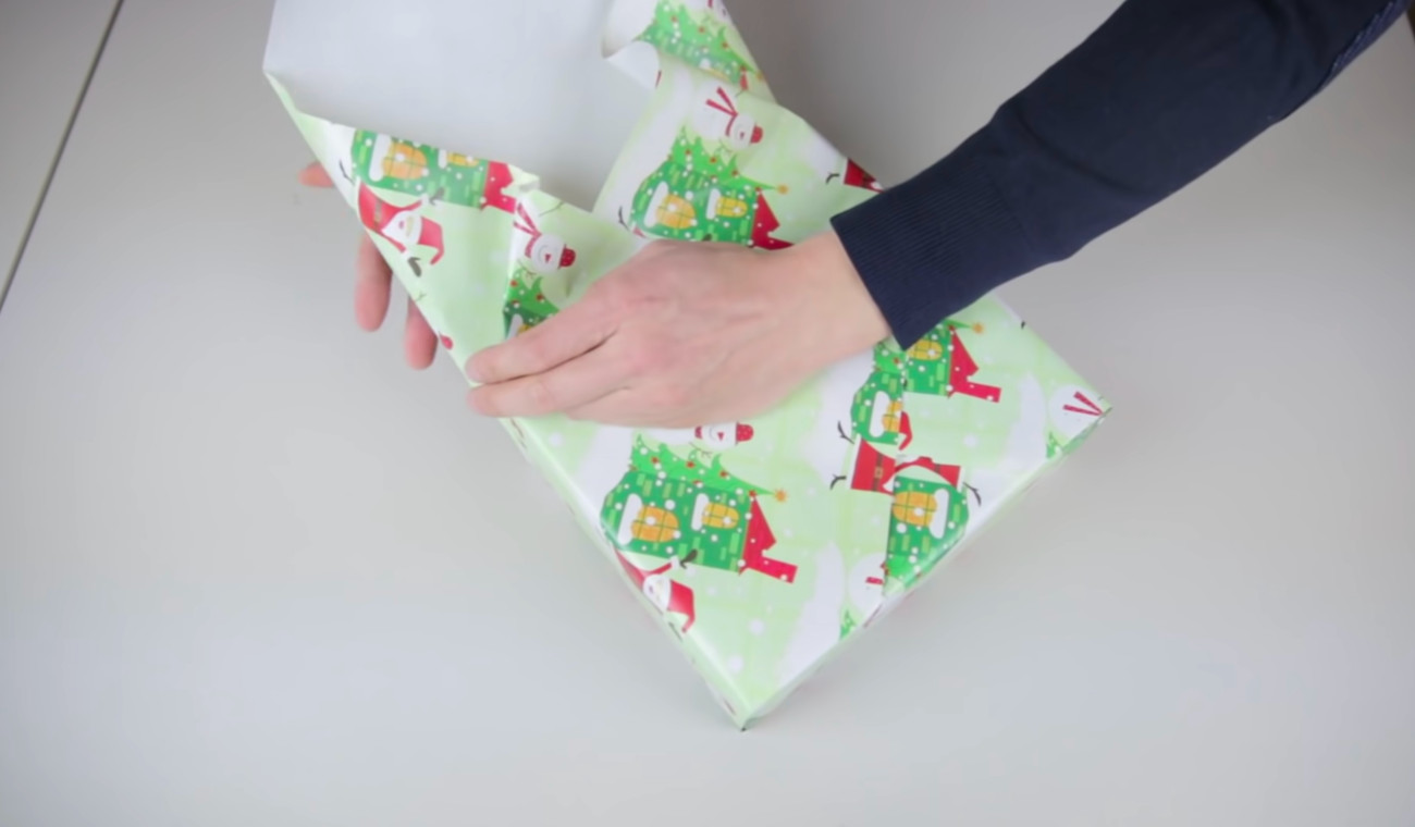 How To Wrap A Gift Without Tape