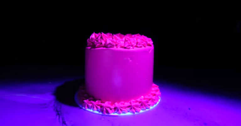 Make A Cake Glow Neon Under UV Light With Spinach