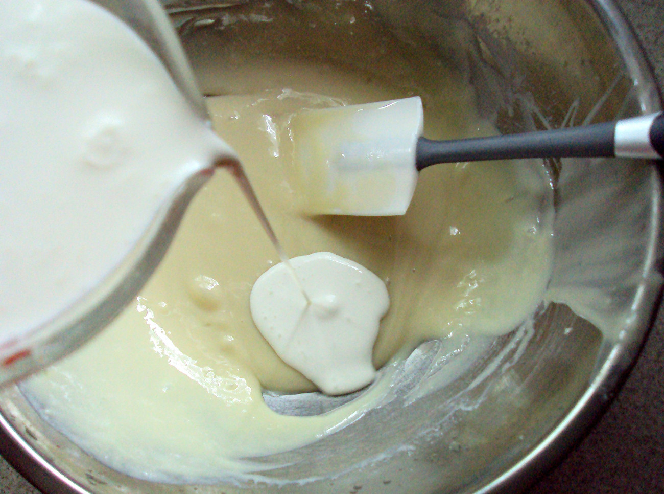 Is There A Difference Between Heavy Cream And Whipping Cream? 12 Tomatoes