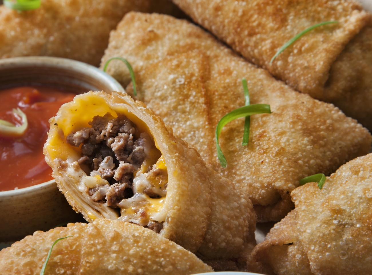 Cheeseburger Egg Rolls Horizontal 1